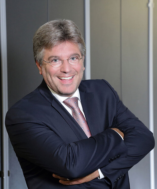 Dr. Ralf Schauer